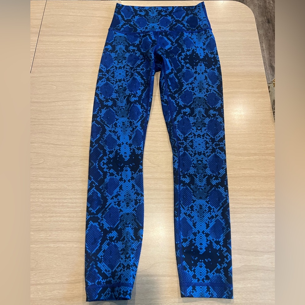 Lululemon Women’s Blue Snake Print Leggings Size 4